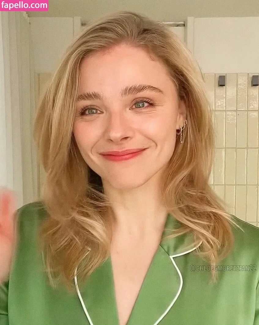 Chloë Grace Moretz / chloegmoretz / https: Onlyfans Photo Gallery 