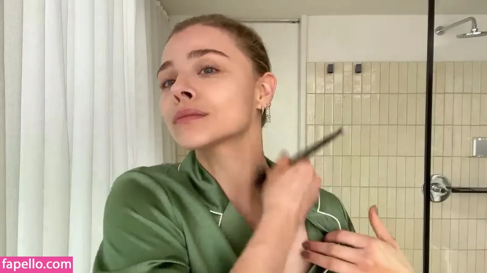 Chloë Grace Moretz / chloegmoretz / https: Onlyfans Photo Gallery 