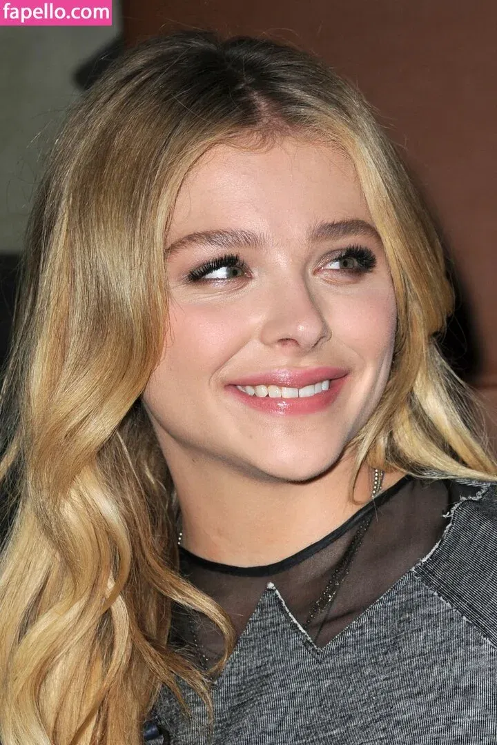 Chloë Grace Moretz / chloegmoretz / https: Onlyfans Photo Gallery 