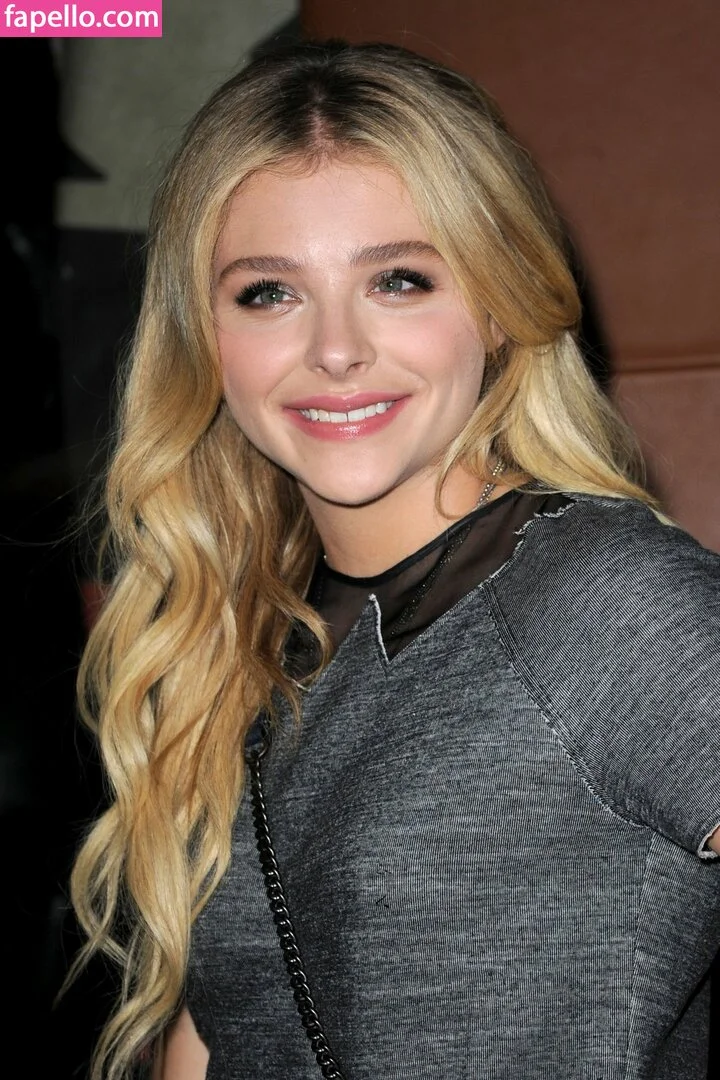 Chloë Grace Moretz / chloegmoretz / https: Onlyfans Photo Gallery 
