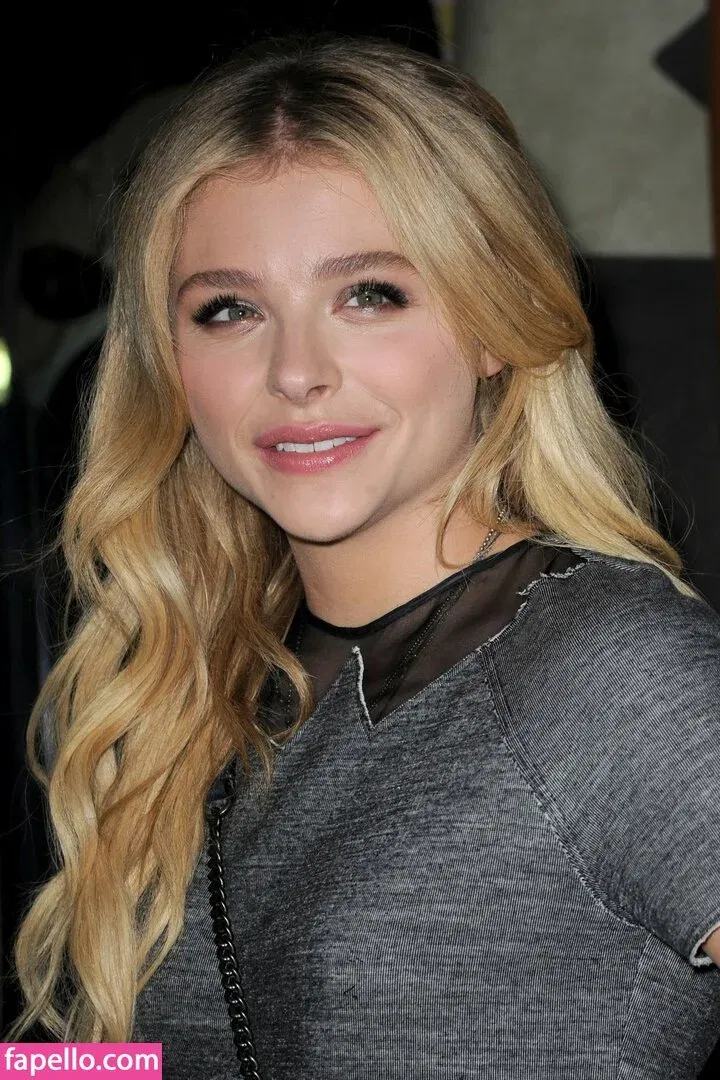 Chloë Grace Moretz / chloegmoretz / https: Onlyfans Photo Gallery 