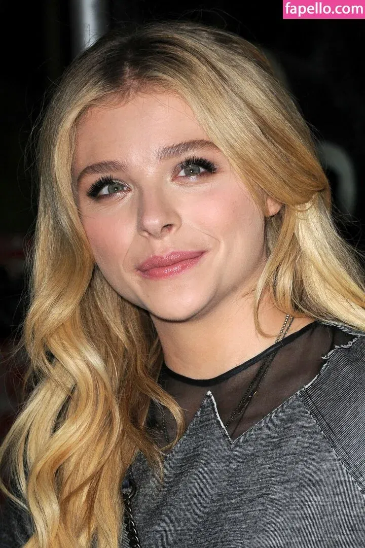 Chloë Grace Moretz / chloegmoretz / https: Onlyfans Photo Gallery 
