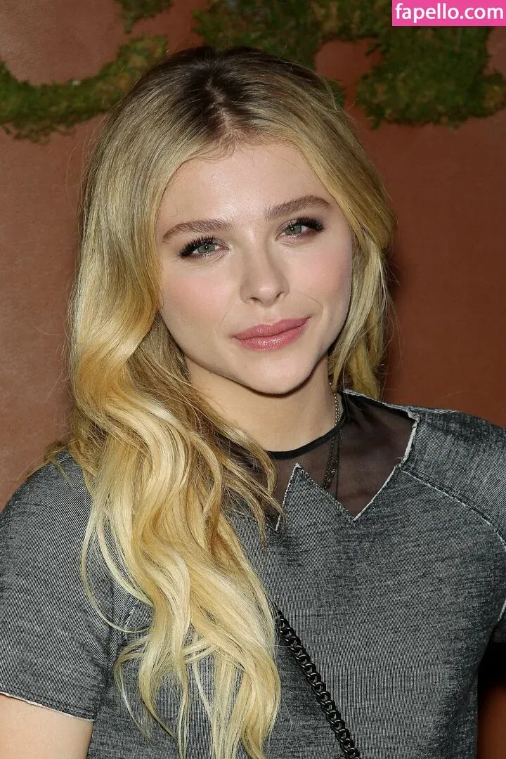 Chloë Grace Moretz / chloegmoretz / https: Onlyfans Photo Gallery 