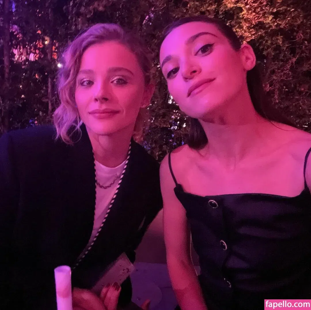 Chloë Grace Moretz / chloegmoretz / https: Onlyfans Photo Gallery 