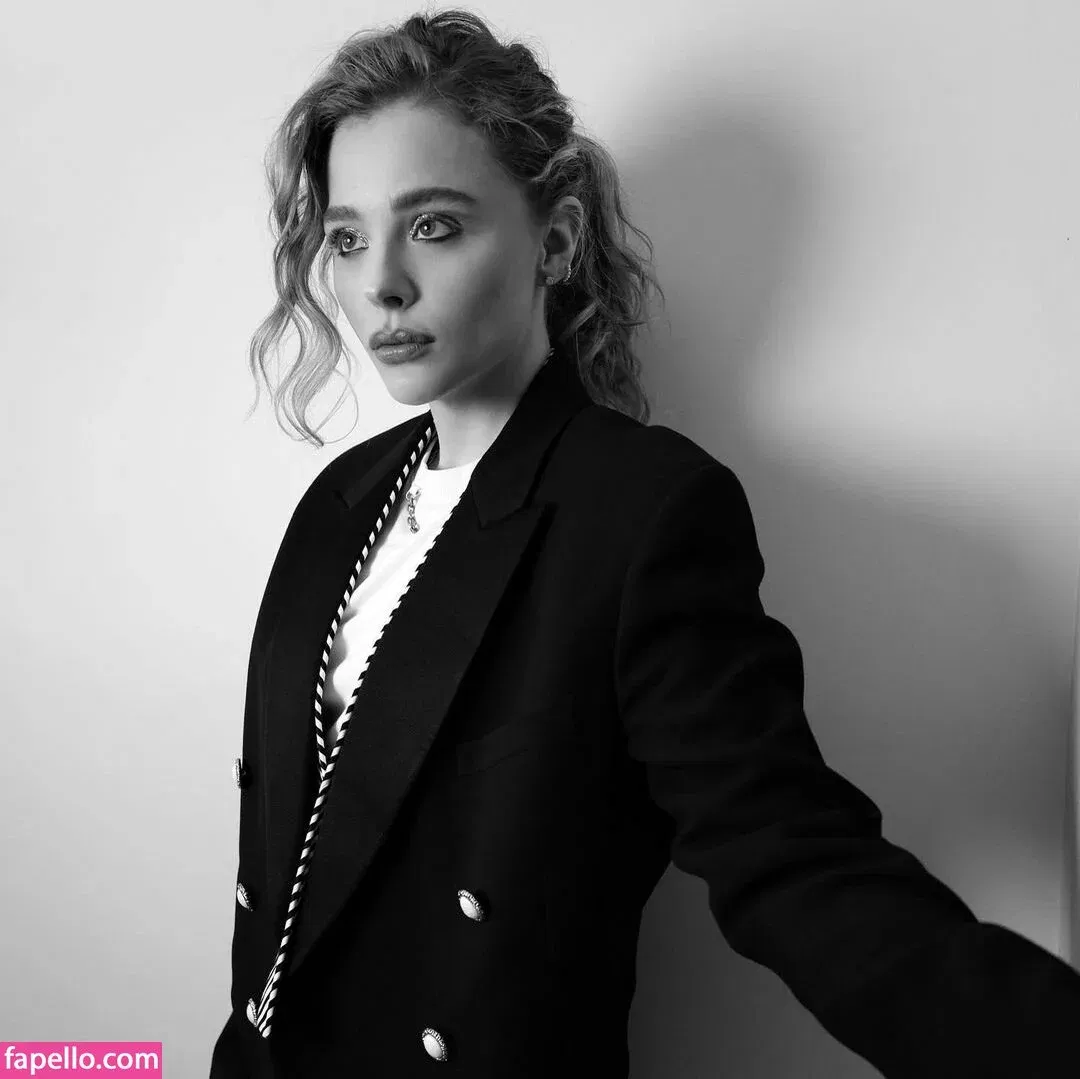 Chloë Grace Moretz / chloegmoretz / https: Onlyfans Photo Gallery 