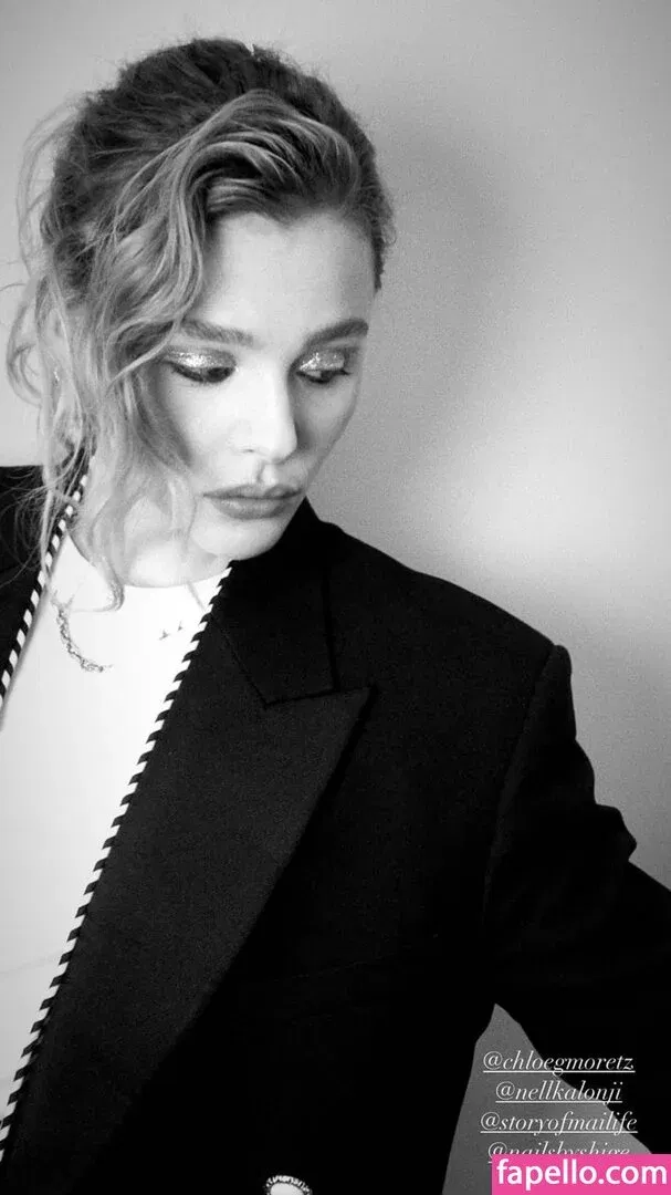 Chloë Grace Moretz / chloegmoretz / https: Onlyfans Photo Gallery 