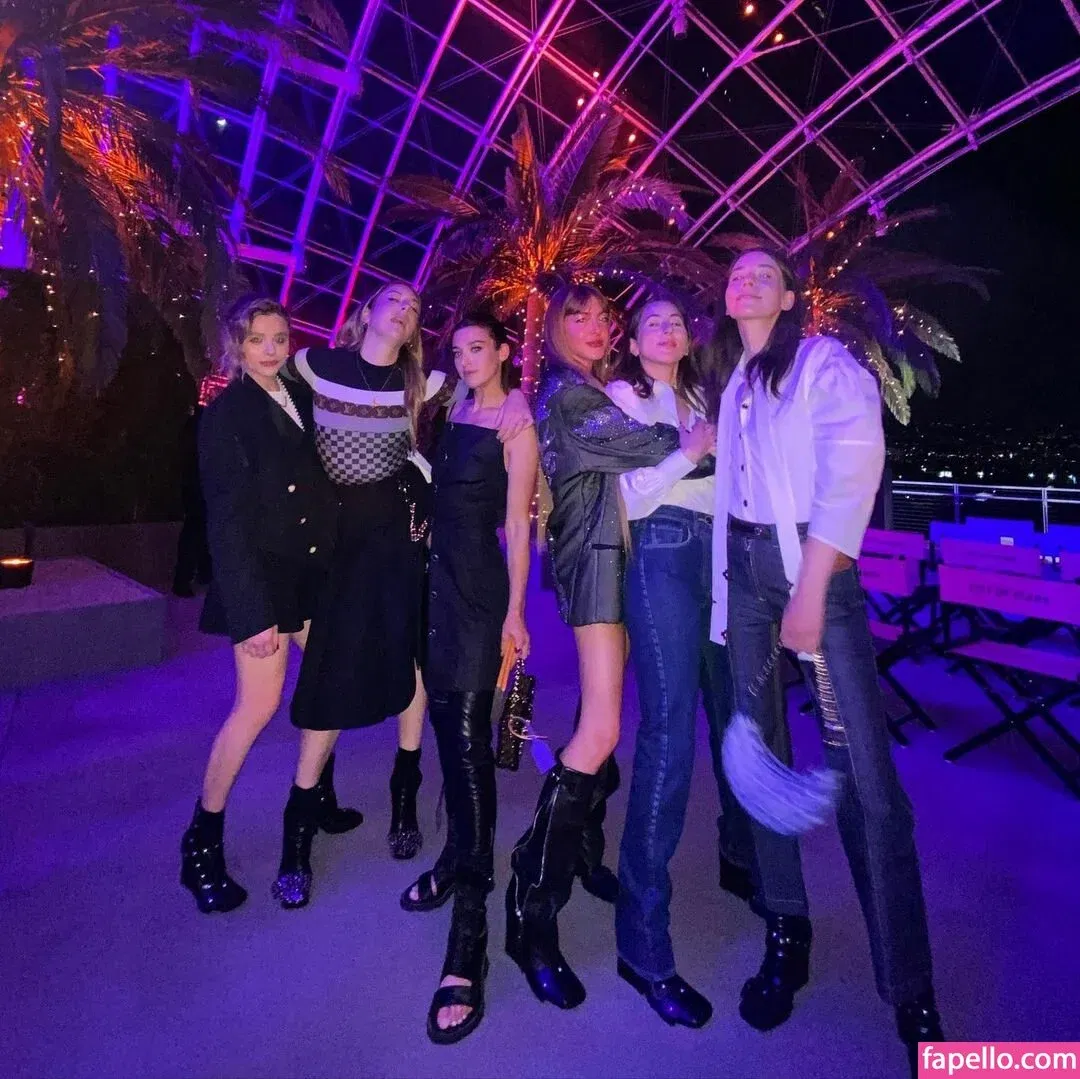 Chloë Grace Moretz / chloegmoretz / https: Onlyfans Photo Gallery 