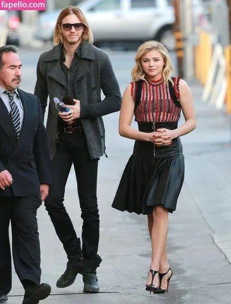 Chloë Grace Moretz / chloegmoretz / https: Onlyfans Photo Gallery 