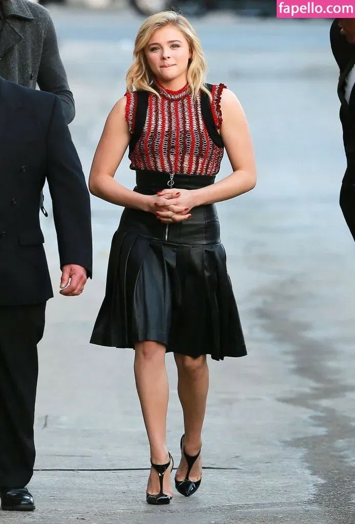 Chloë Grace Moretz / chloegmoretz / https: Onlyfans Photo Gallery 