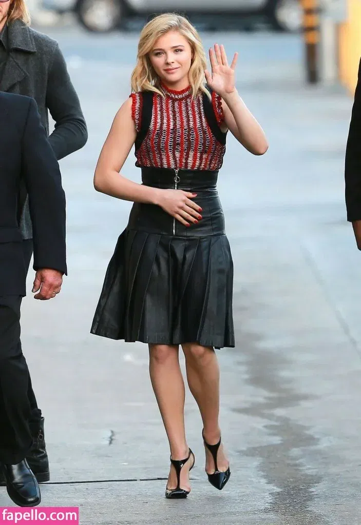 Chloë Grace Moretz / chloegmoretz / https: Onlyfans Photo Gallery 
