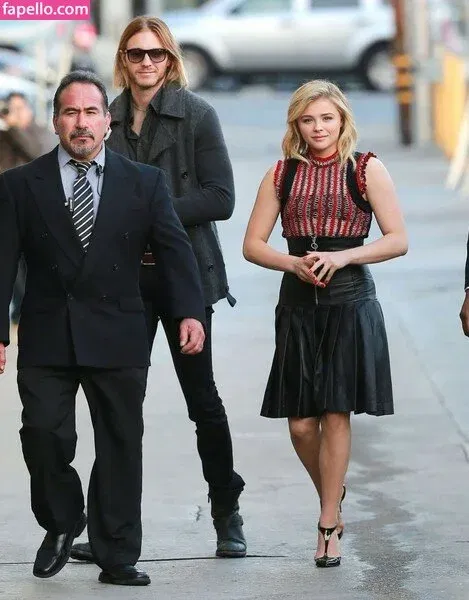 Chloë Grace Moretz / chloegmoretz / https: Onlyfans Photo Gallery 