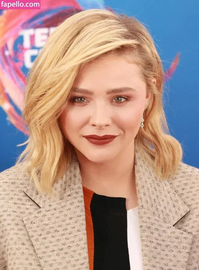 Chloë Grace Moretz / chloegmoretz / https: Onlyfans Photo Gallery 