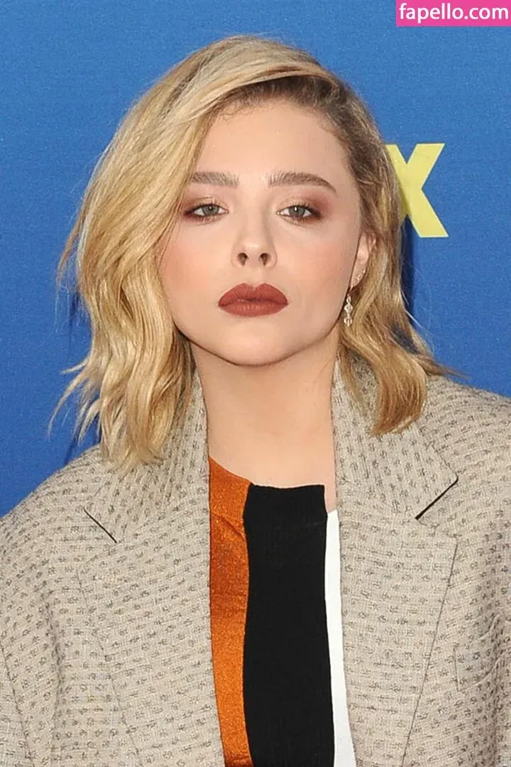 Chloë Grace Moretz / chloegmoretz / https: Onlyfans Photo Gallery 