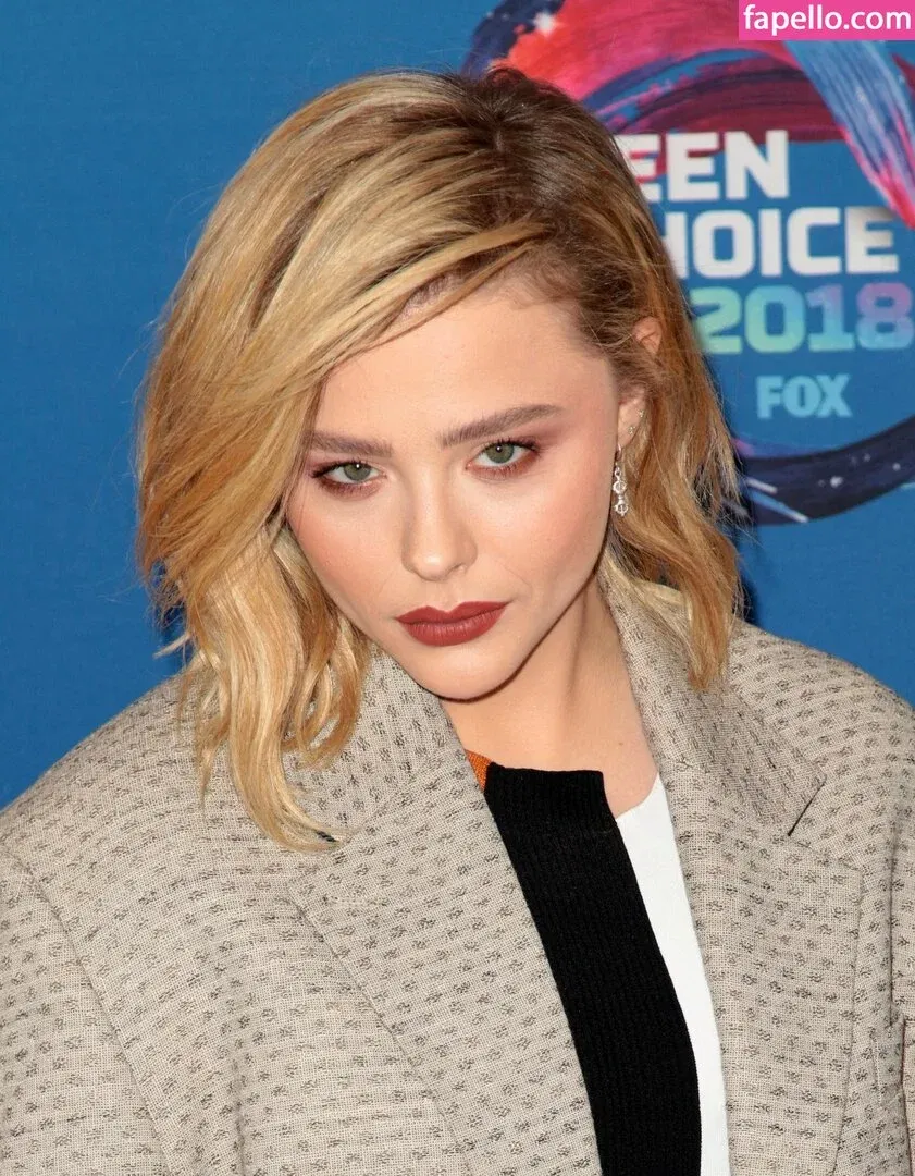 Chloë Grace Moretz / chloegmoretz / https: Onlyfans Photo Gallery 