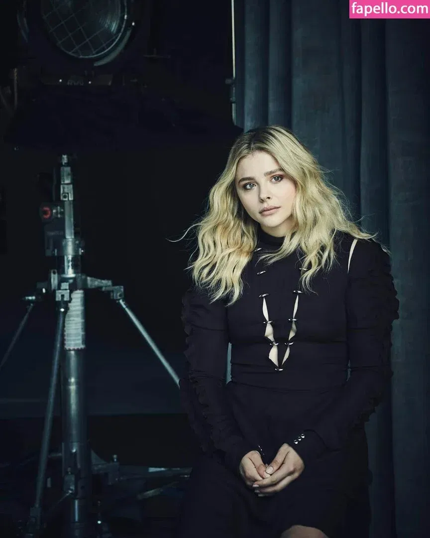 Chloë Grace Moretz / chloegmoretz / https: Onlyfans Photo Gallery 