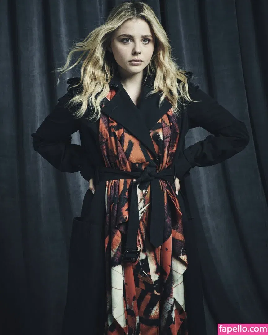 Chloë Grace Moretz / chloegmoretz / https: Onlyfans Photo Gallery 