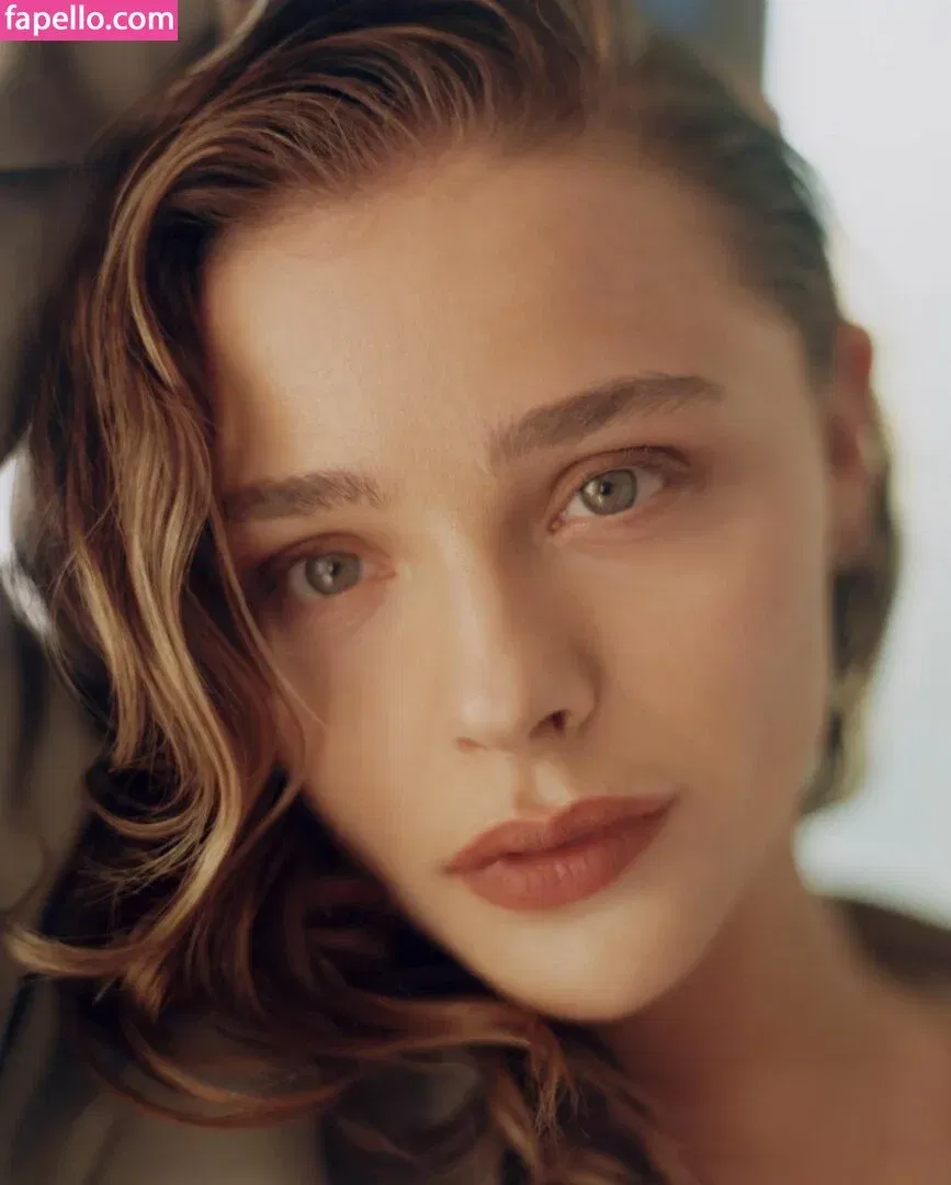 Chloë Grace Moretz / chloegmoretz / https: Onlyfans Photo Gallery 