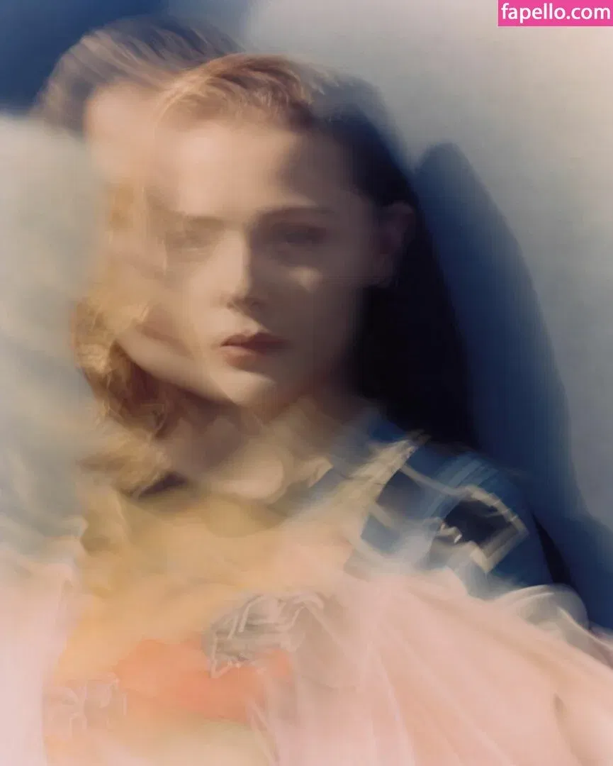 Chloë Grace Moretz / chloegmoretz / https: Onlyfans Photo Gallery 