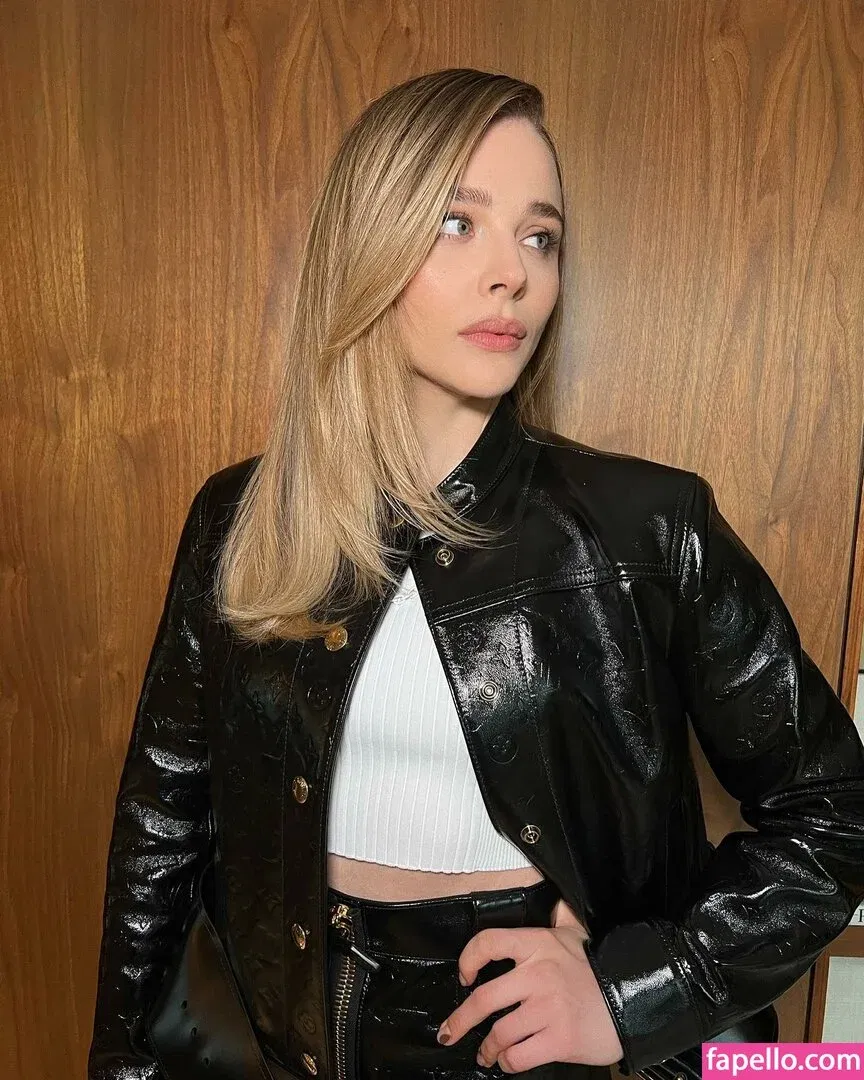 Chloë Grace Moretz / chloegmoretz / https: Onlyfans Photo Gallery 