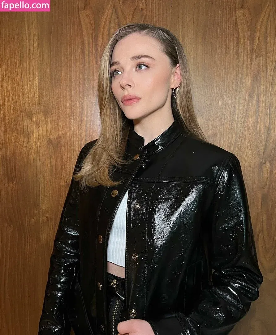 Chloë Grace Moretz / chloegmoretz / https: Onlyfans Photo Gallery 