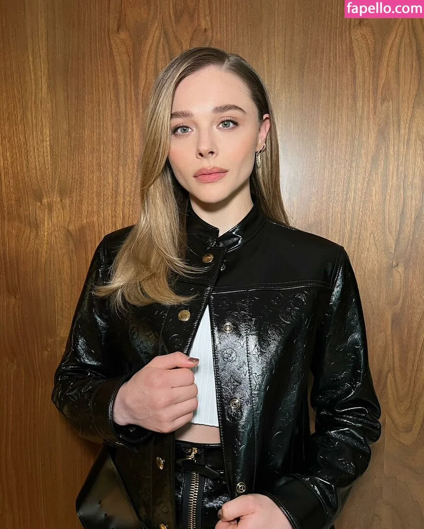 Chloë Grace Moretz / chloegmoretz / https: Onlyfans Photo Gallery 