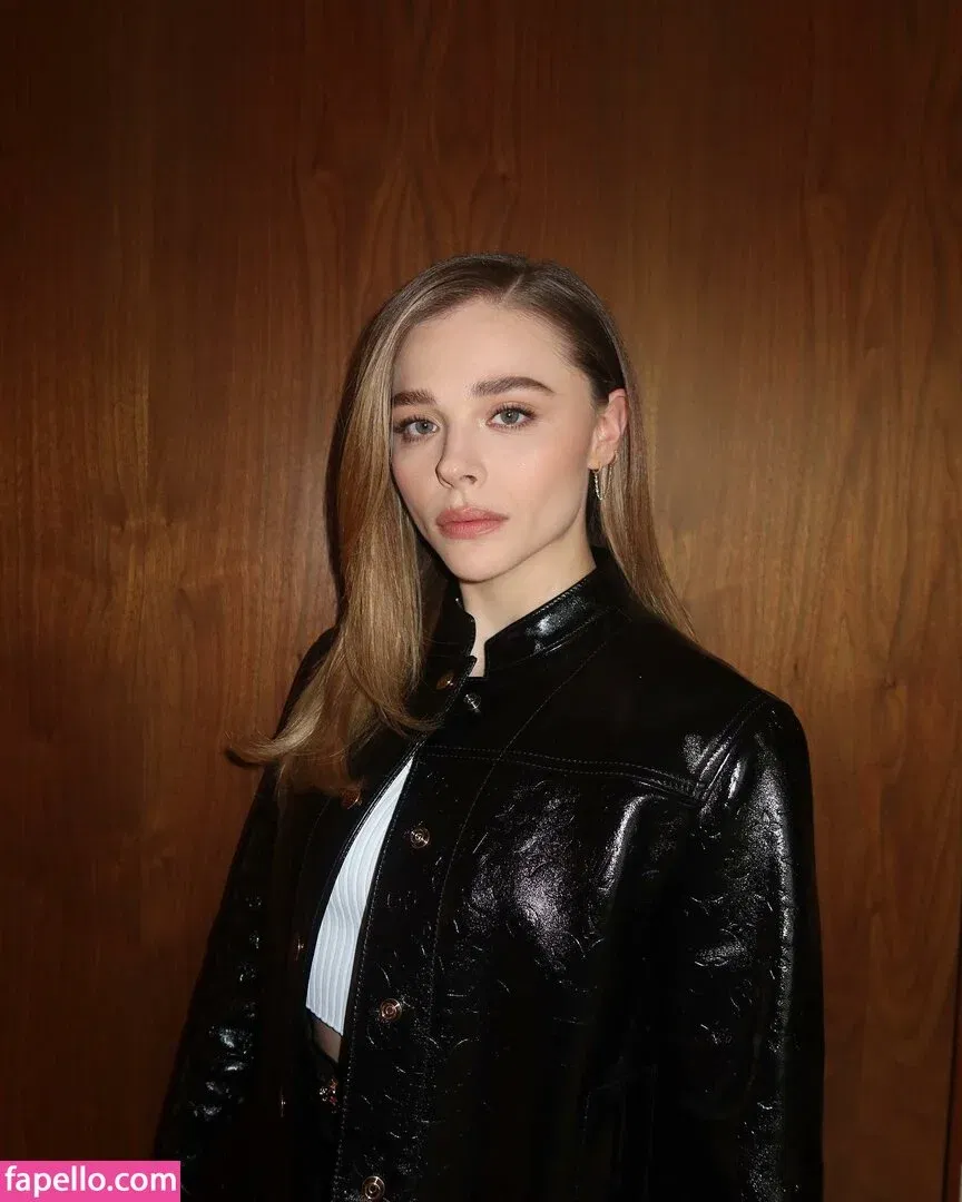 Chloë Grace Moretz / chloegmoretz / https: Onlyfans Photo Gallery 