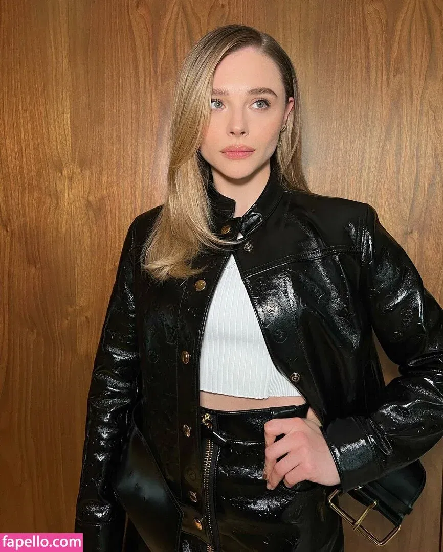 Chloë Grace Moretz / chloegmoretz / https: Onlyfans Photo Gallery 