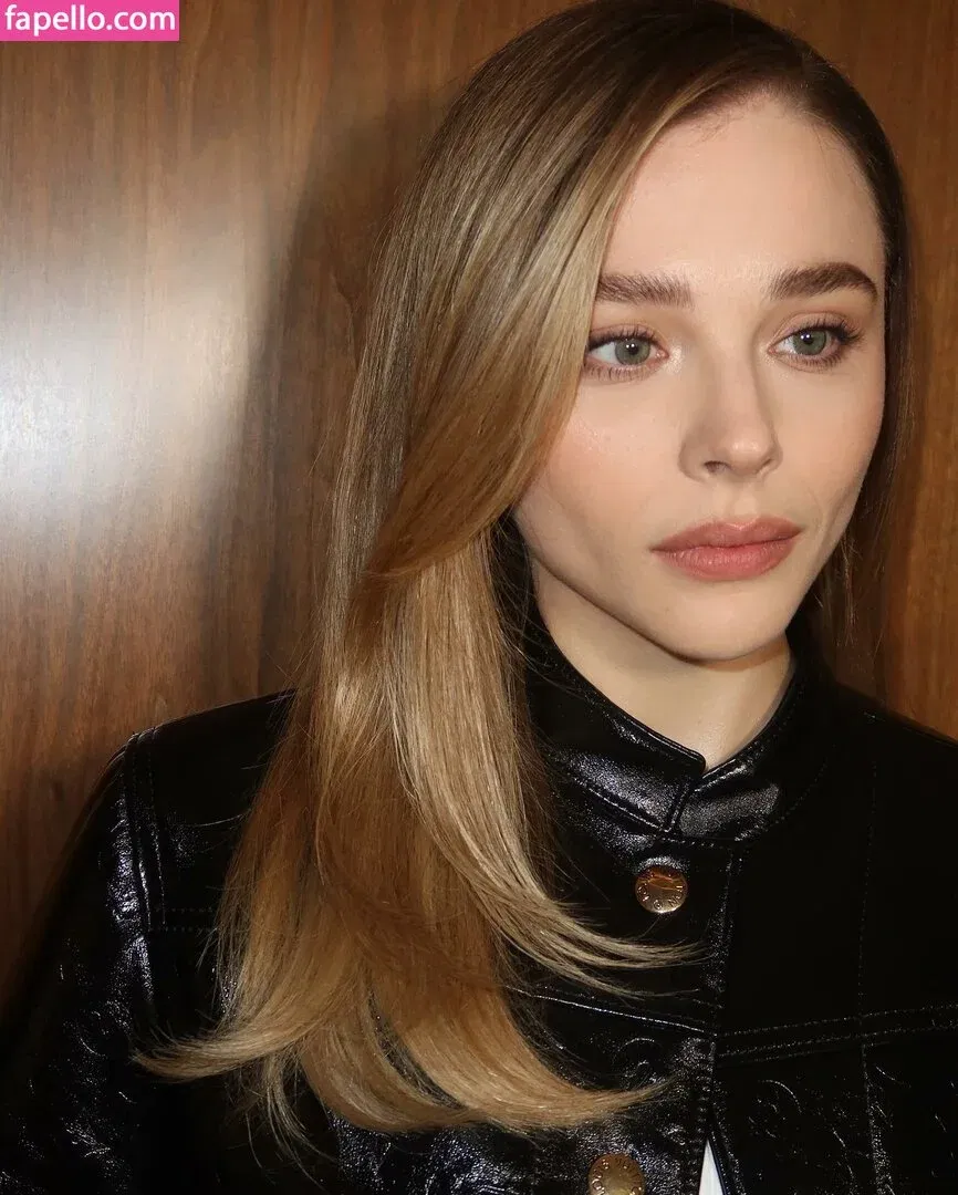 Chloë Grace Moretz / chloegmoretz / https: Onlyfans Photo Gallery 
