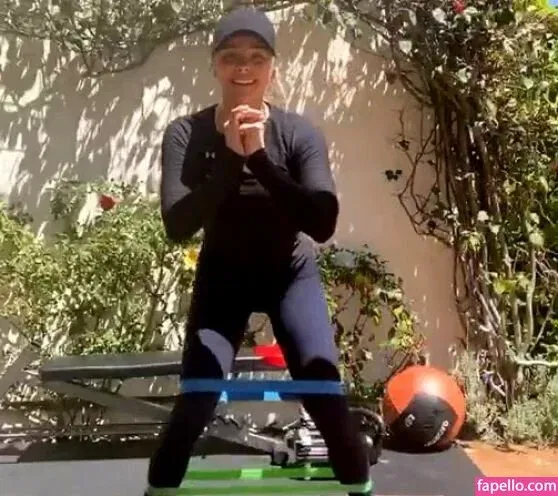 Chloë Grace Moretz / chloegmoretz / https: Onlyfans Photo Gallery 