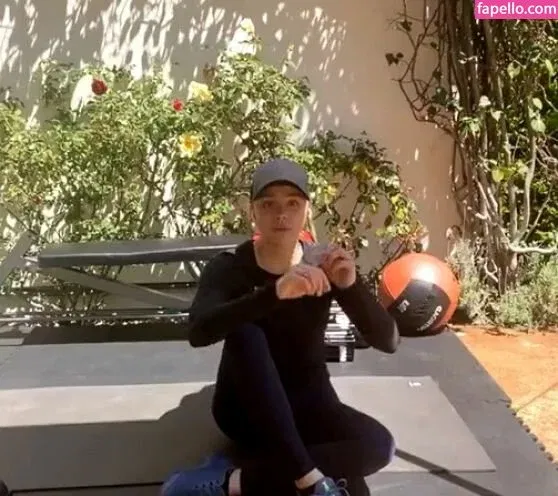 Chloë Grace Moretz / chloegmoretz / https: Onlyfans Photo Gallery 