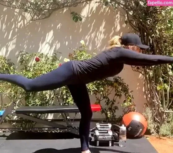 Chloë Grace Moretz / chloegmoretz / https: Onlyfans Photo Gallery 