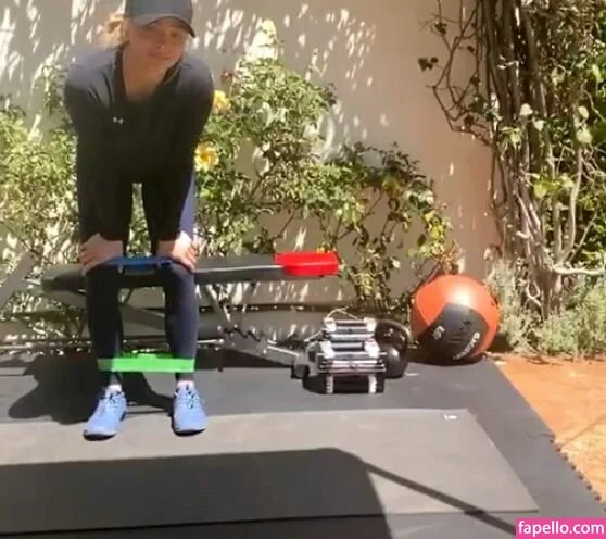 Chloë Grace Moretz / chloegmoretz / https: Onlyfans Photo Gallery 