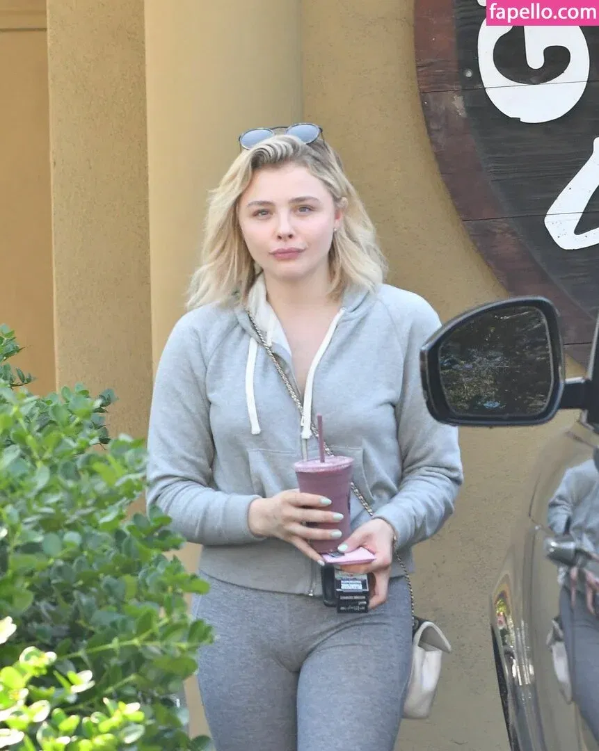 Chloë Grace Moretz / chloegmoretz / https: Onlyfans Photo Gallery 