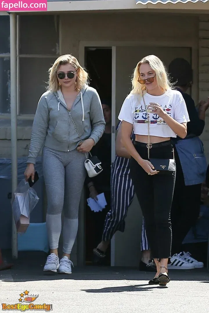 Chloë Grace Moretz / chloegmoretz / https: Onlyfans Photo Gallery 