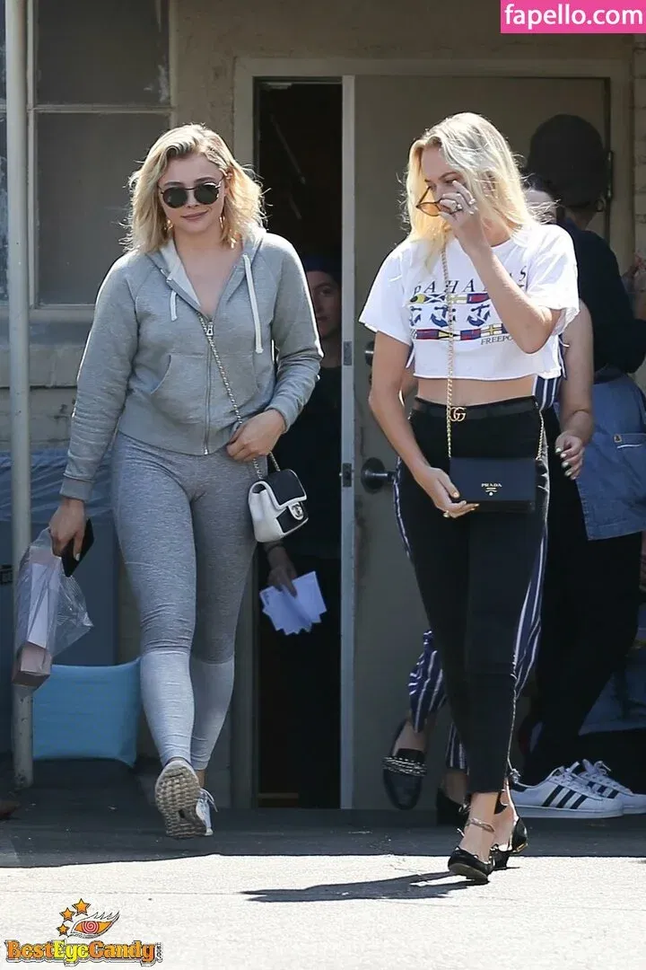 Chloë Grace Moretz / chloegmoretz / https: Onlyfans Photo Gallery 