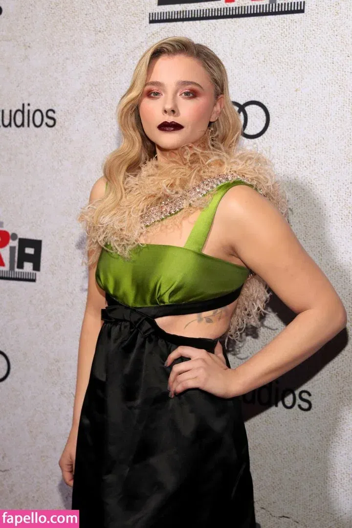Chloë Grace Moretz / chloegmoretz / https: Onlyfans Photo Gallery 