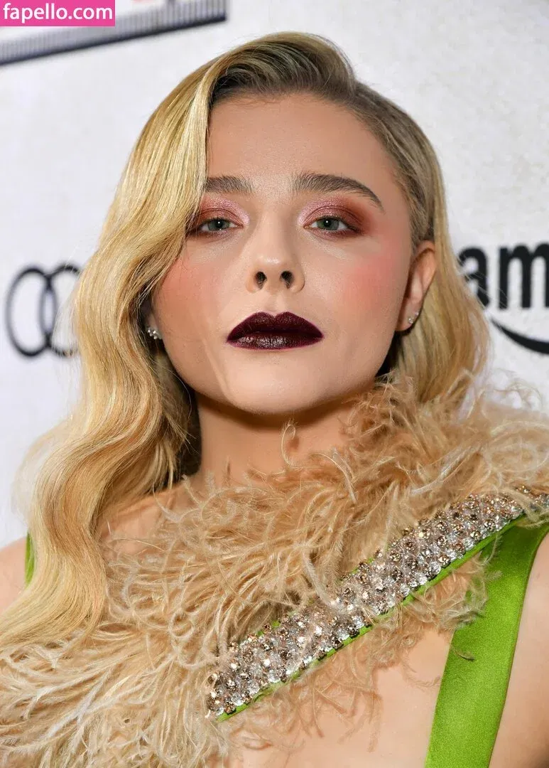 Chloë Grace Moretz / chloegmoretz / https: Onlyfans Photo Gallery 