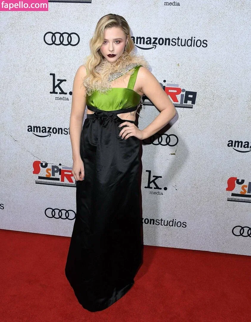 Chloë Grace Moretz / chloegmoretz / https: Onlyfans Photo Gallery 