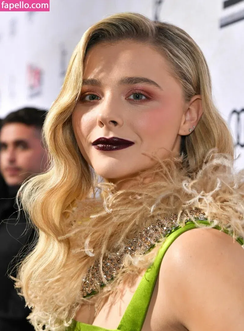 Chloë Grace Moretz / chloegmoretz / https: Onlyfans Photo Gallery 