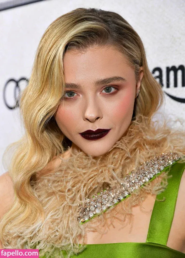 Chloë Grace Moretz / chloegmoretz / https: Onlyfans Photo Gallery 