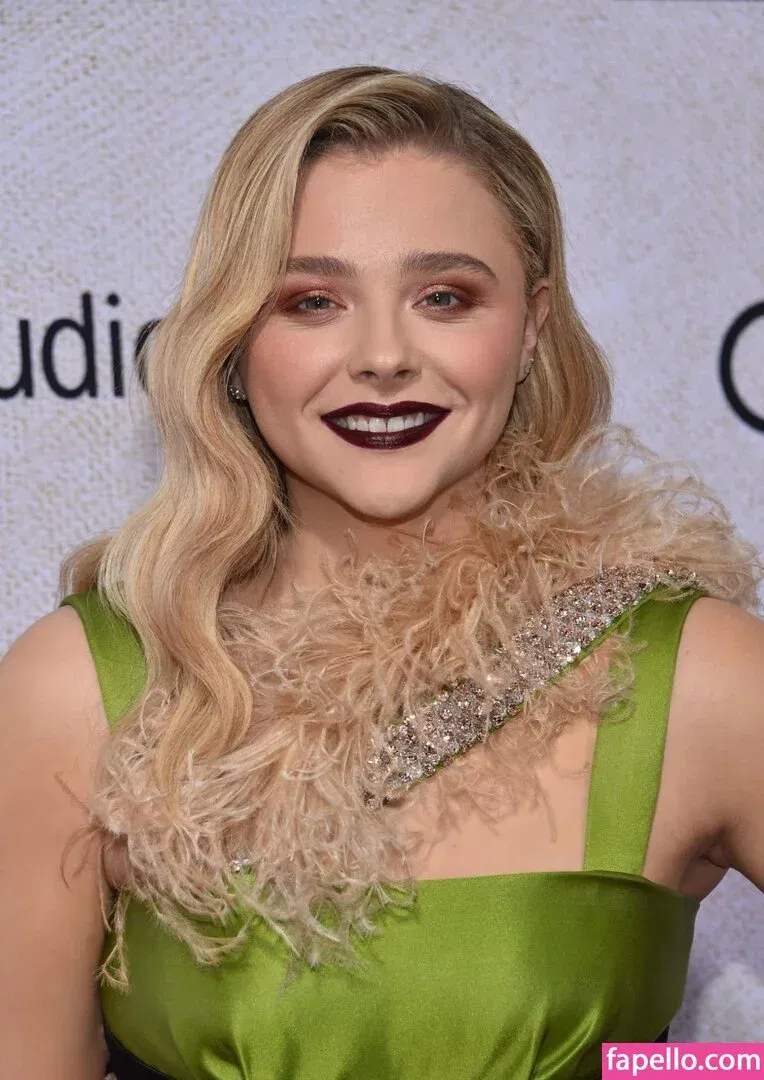 Chloë Grace Moretz / chloegmoretz / https: Onlyfans Photo Gallery 