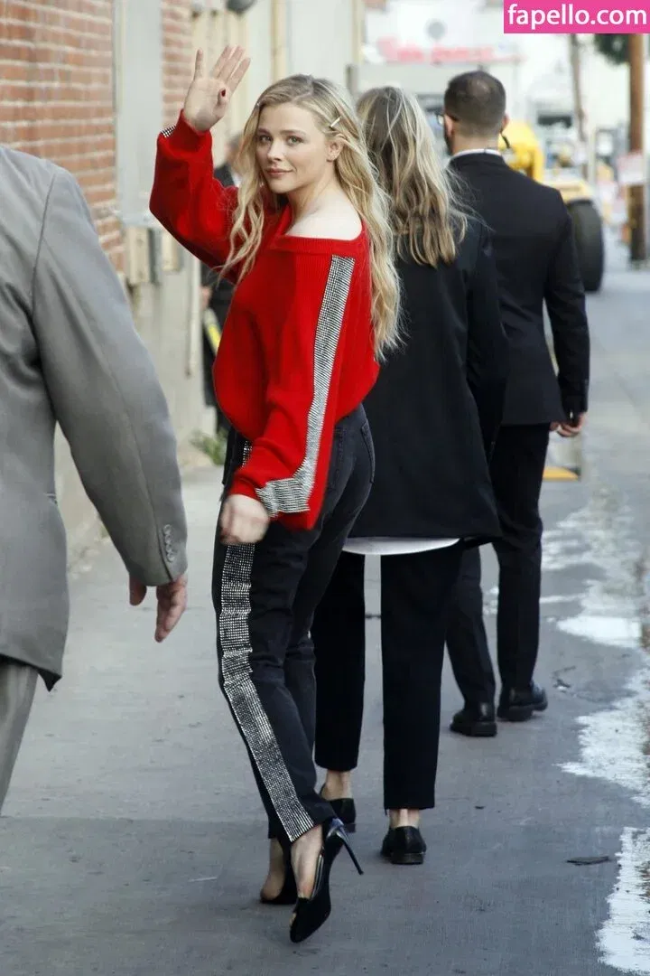 Chloë Grace Moretz / chloegmoretz / https: Onlyfans Photo Gallery 