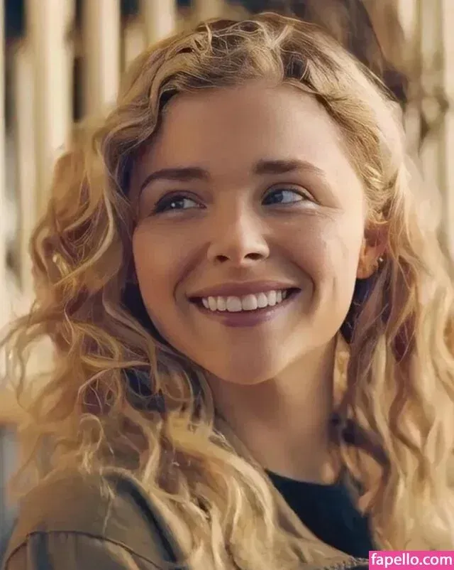 Chloë Grace Moretz / chloegmoretz / https: Onlyfans Photo Gallery 