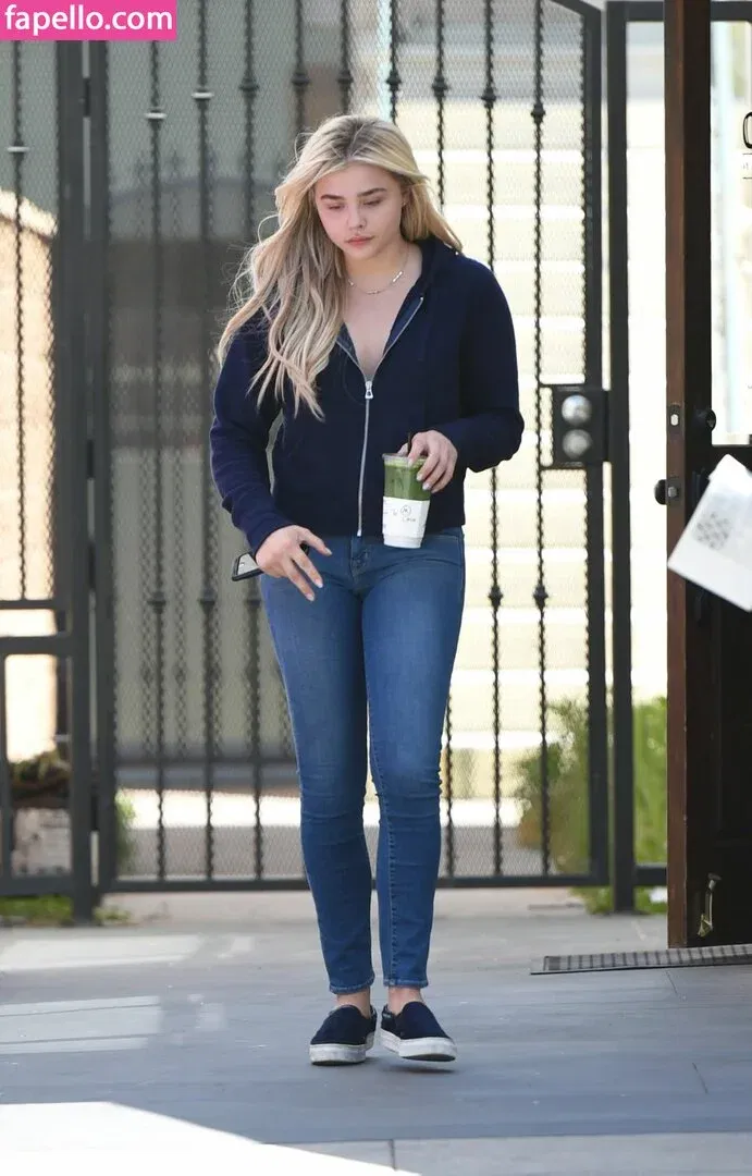 Chloë Grace Moretz / chloegmoretz / https: Onlyfans Photo Gallery 