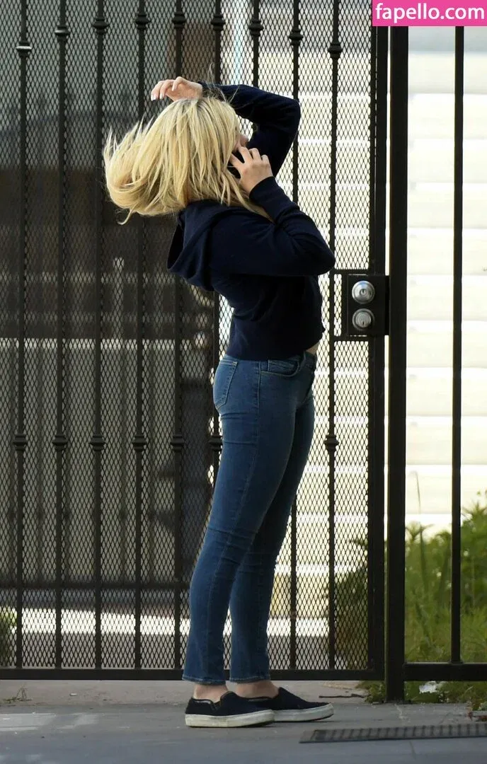 Chloë Grace Moretz / chloegmoretz / https: Onlyfans Photo Gallery 