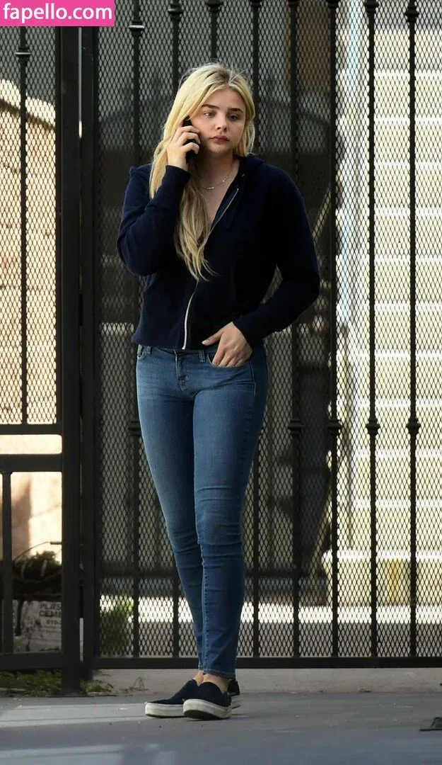 Chloë Grace Moretz / chloegmoretz / https: Onlyfans Photo Gallery 