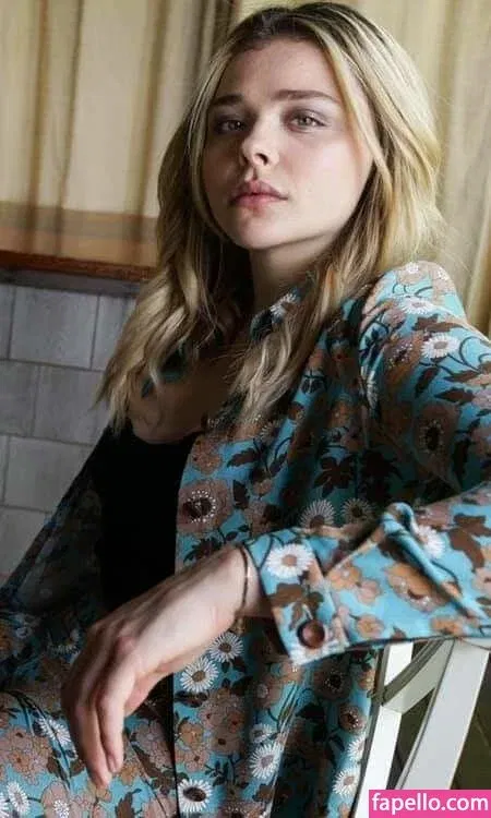 Chloë Grace Moretz / chloegmoretz / https: Onlyfans Photo Gallery 