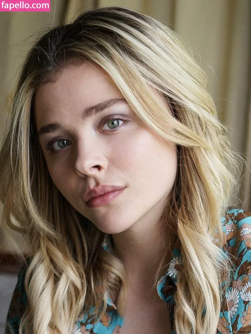 Chloë Grace Moretz / chloegmoretz / https: Onlyfans Photo Gallery 