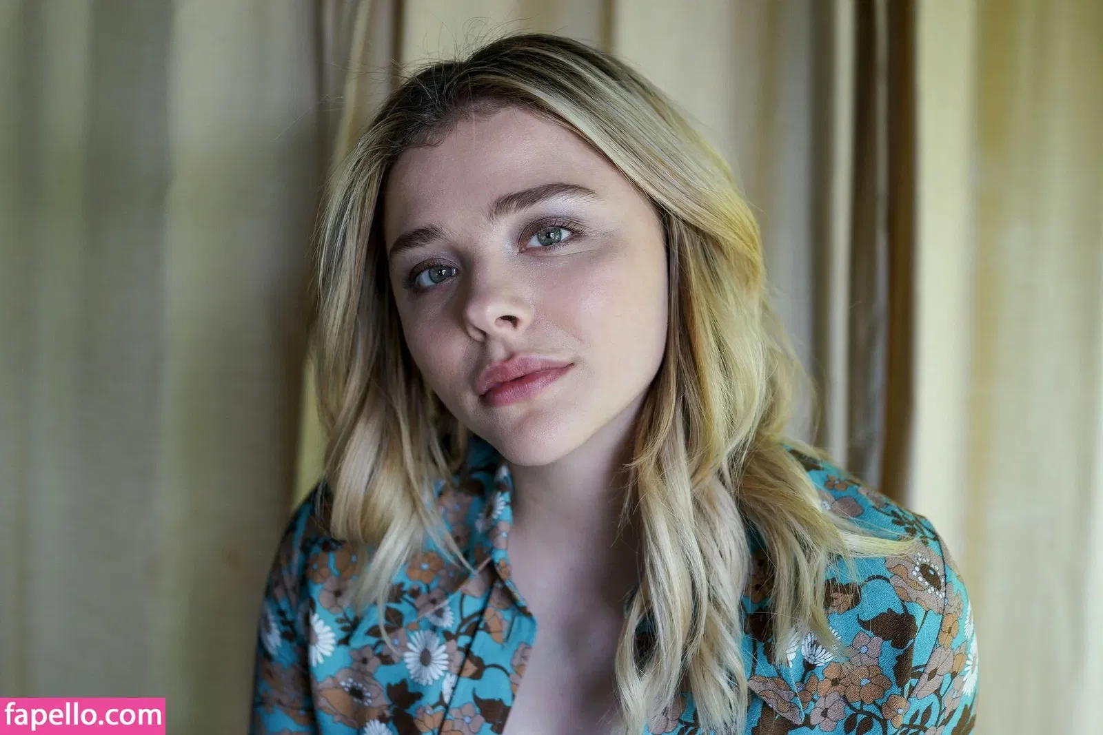 Chloë Grace Moretz / chloegmoretz / https: Onlyfans Photo Gallery 