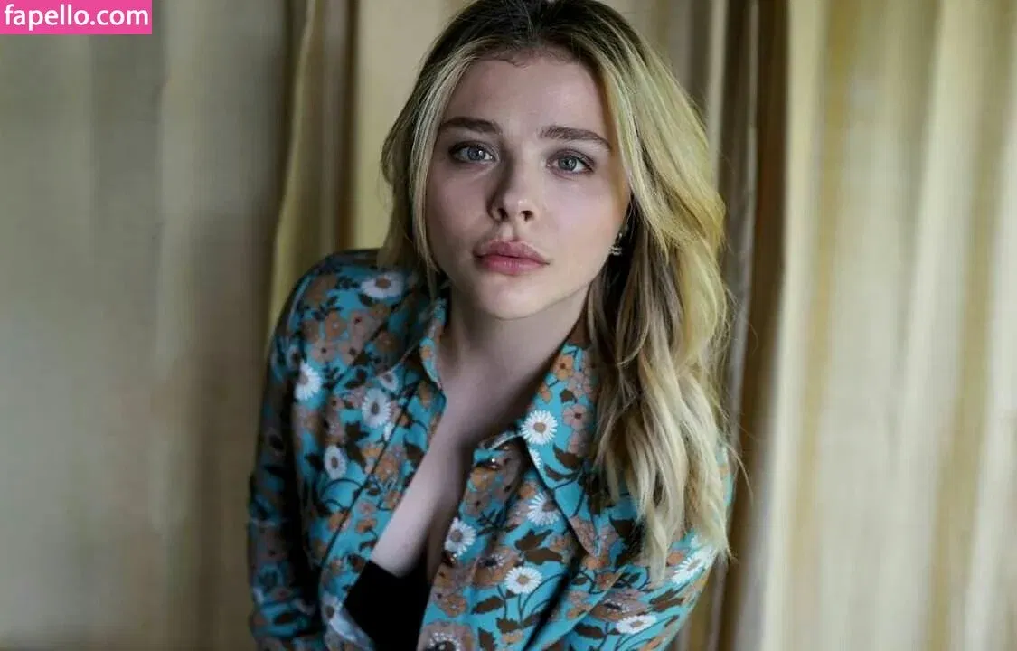 Chloë Grace Moretz / chloegmoretz / https: Onlyfans Photo Gallery 
